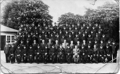 HAMPSHIRE CONSTABULARY, ALDERSHOT POLICE AND SPECIALS
Back of card reads 'Aldershot Police and Specials'.
Lots of WW! medals and long service medals.  Probably taken in the 1920's.
