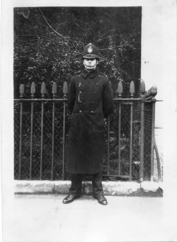 METROPOLITAN POLICE 'C' DIVISION, PC 318C PEEK
Photo taken in Torrington Square, W.C.1., and dated 26/April/1936.
Named as PC Peek at 11 weeks service.
